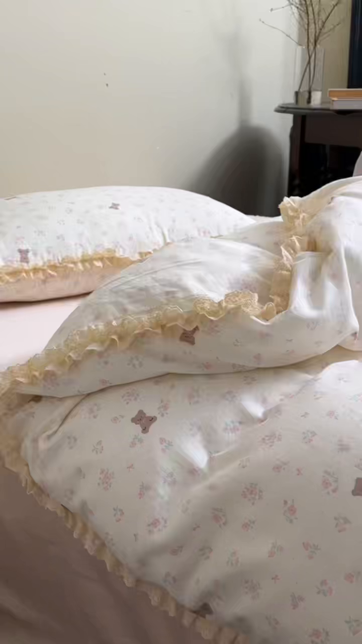 91家纺网 家纺一手货源 找家纺 洋铭区（原狠狠爱） 2026新款双层纱皱皱纱花边四件套系列 控价：控价劵后不得低于 198元/228元/248元 奶粉小熊