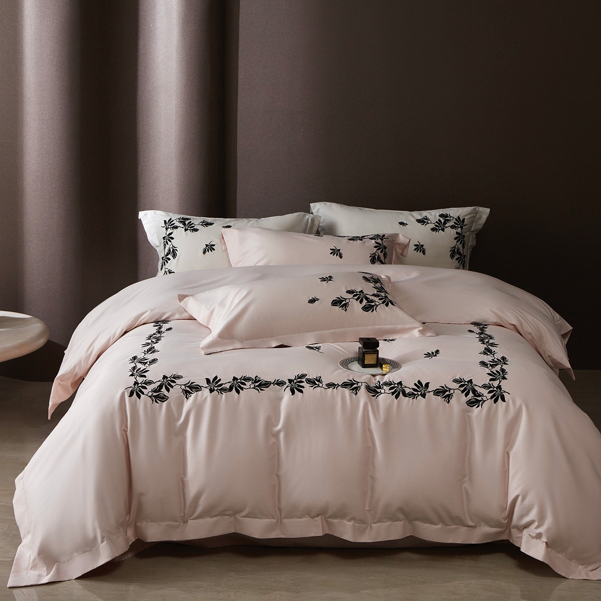 91家纺网 家纺一手货源 找家纺 （总）优悦生活馆 2026新款舒适冰丝刺绣四件套-绽放