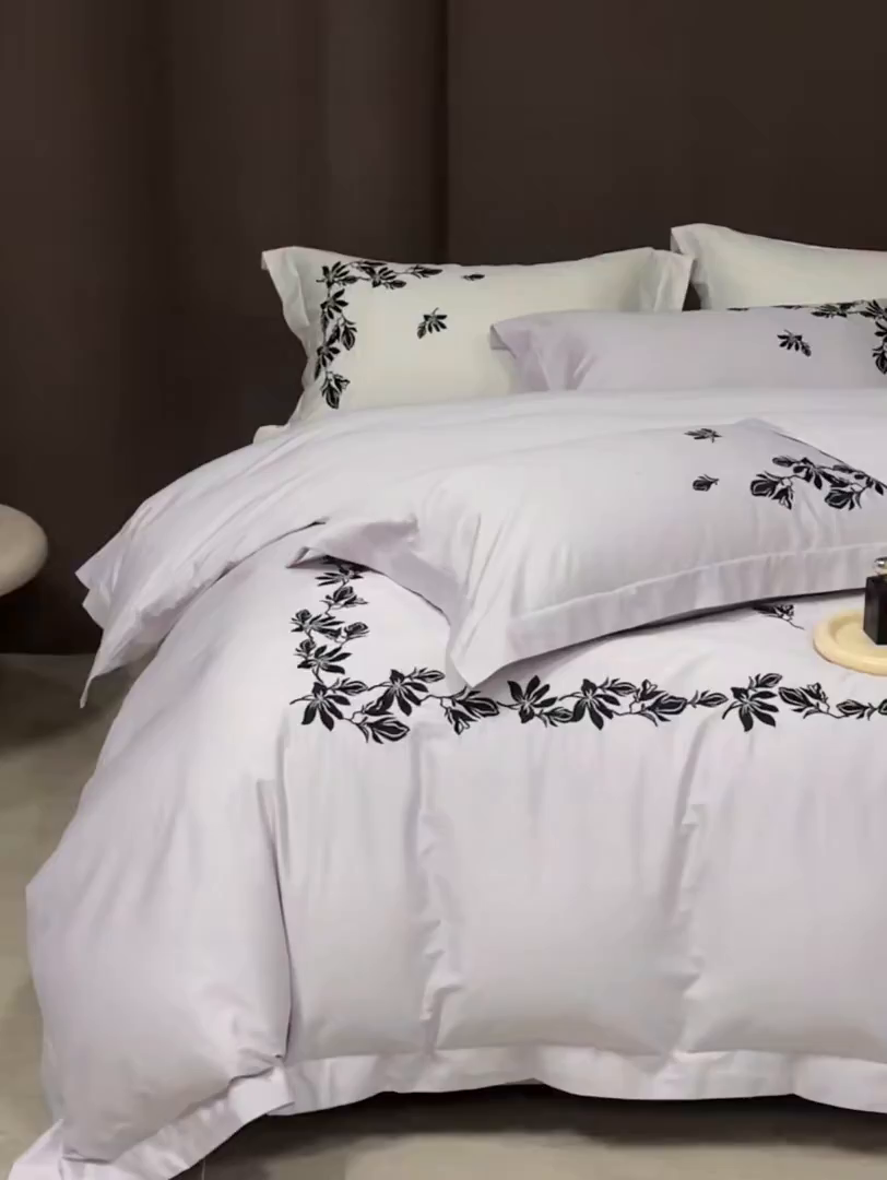 91家纺网 家纺一手货源 找家纺 优悦生活馆 2026新款舒适冰丝刺绣四件套-绽放 绽放-紫