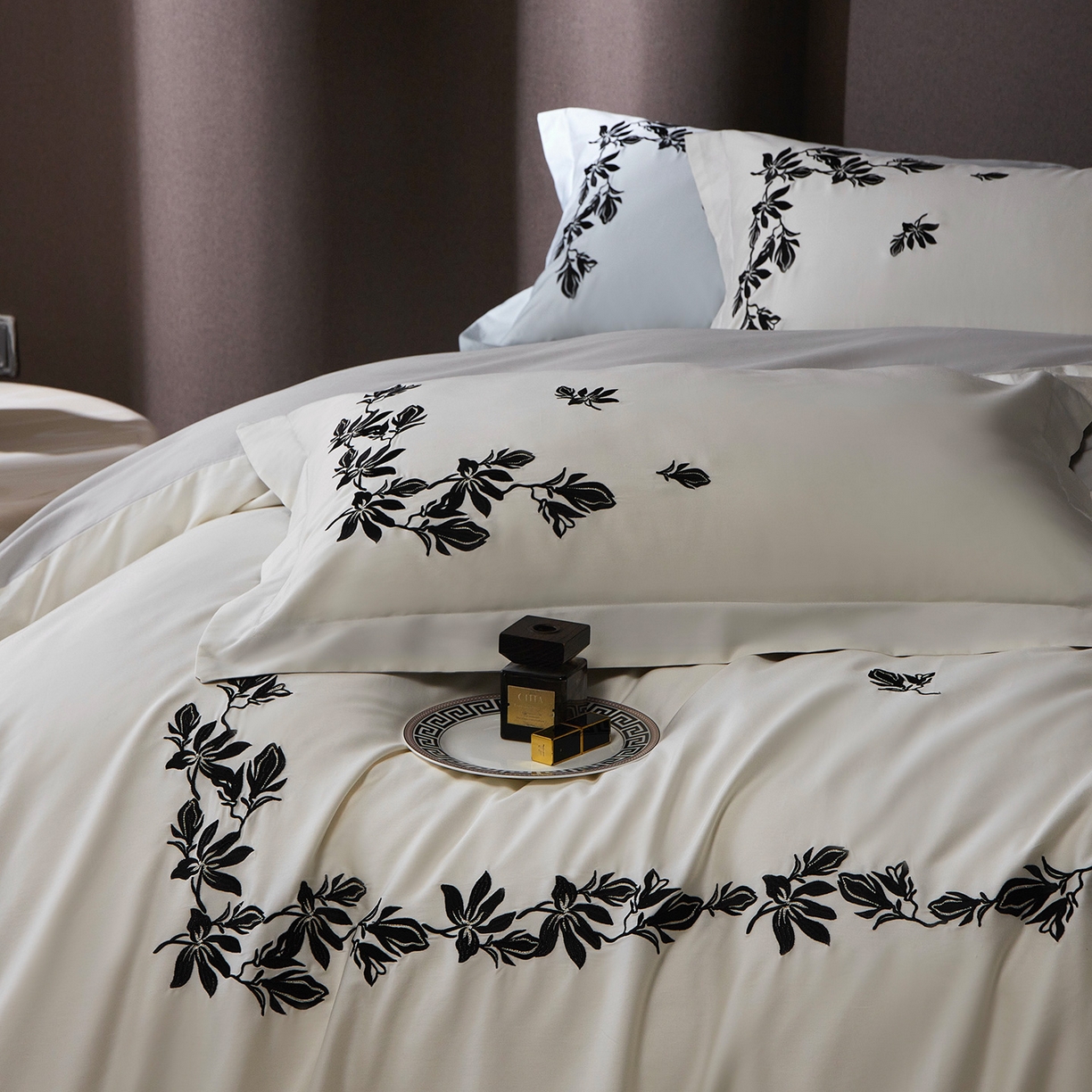 91家纺网 家纺一手货源 找家纺 （总）优悦生活馆 2026新款舒适冰丝刺绣四件套-绽放