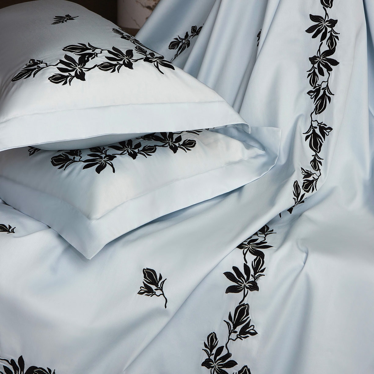 91家纺网 家纺一手货源 找家纺 优悦生活馆 2026新款舒适冰丝刺绣四件套-绽放 绽放-蓝