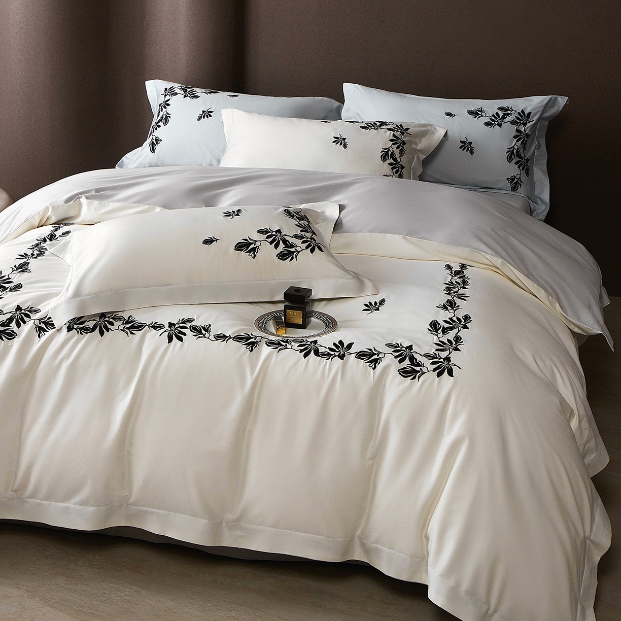 91家纺网 家纺一手货源 找家纺 （总）优悦生活馆 2026新款舒适冰丝刺绣四件套-绽放