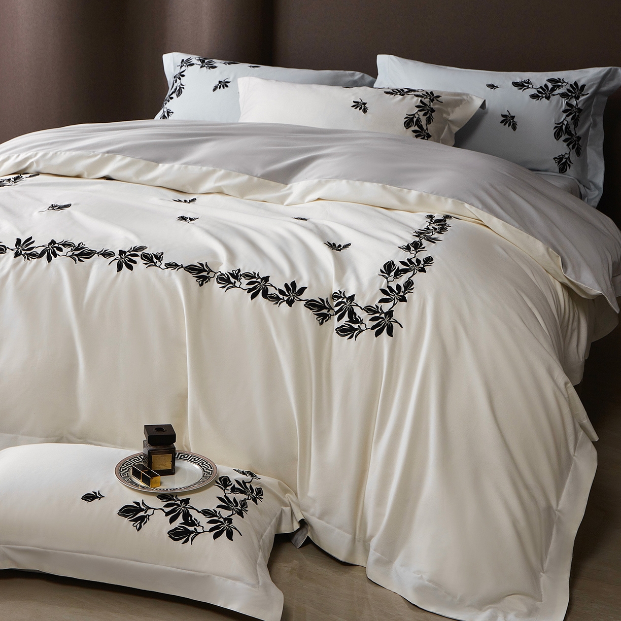 91家纺网 家纺一手货源 找家纺 （总）优悦生活馆 2026新款舒适冰丝刺绣四件套-绽放