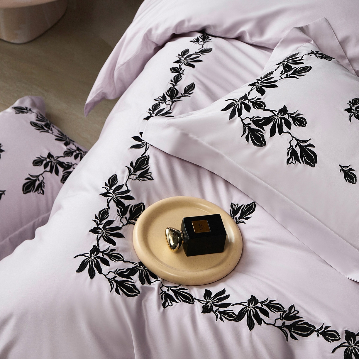 91家纺网 家纺一手货源 找家纺 优悦生活馆 2026新款舒适冰丝刺绣四件套-绽放 绽放-紫