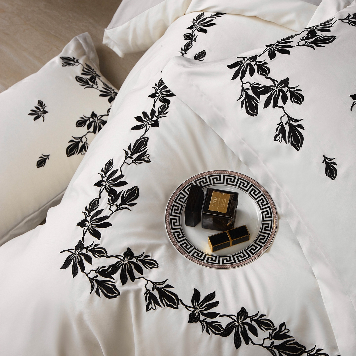 91家纺网 家纺一手货源 找家纺 （总）优悦生活馆 2026新款舒适冰丝刺绣四件套-绽放