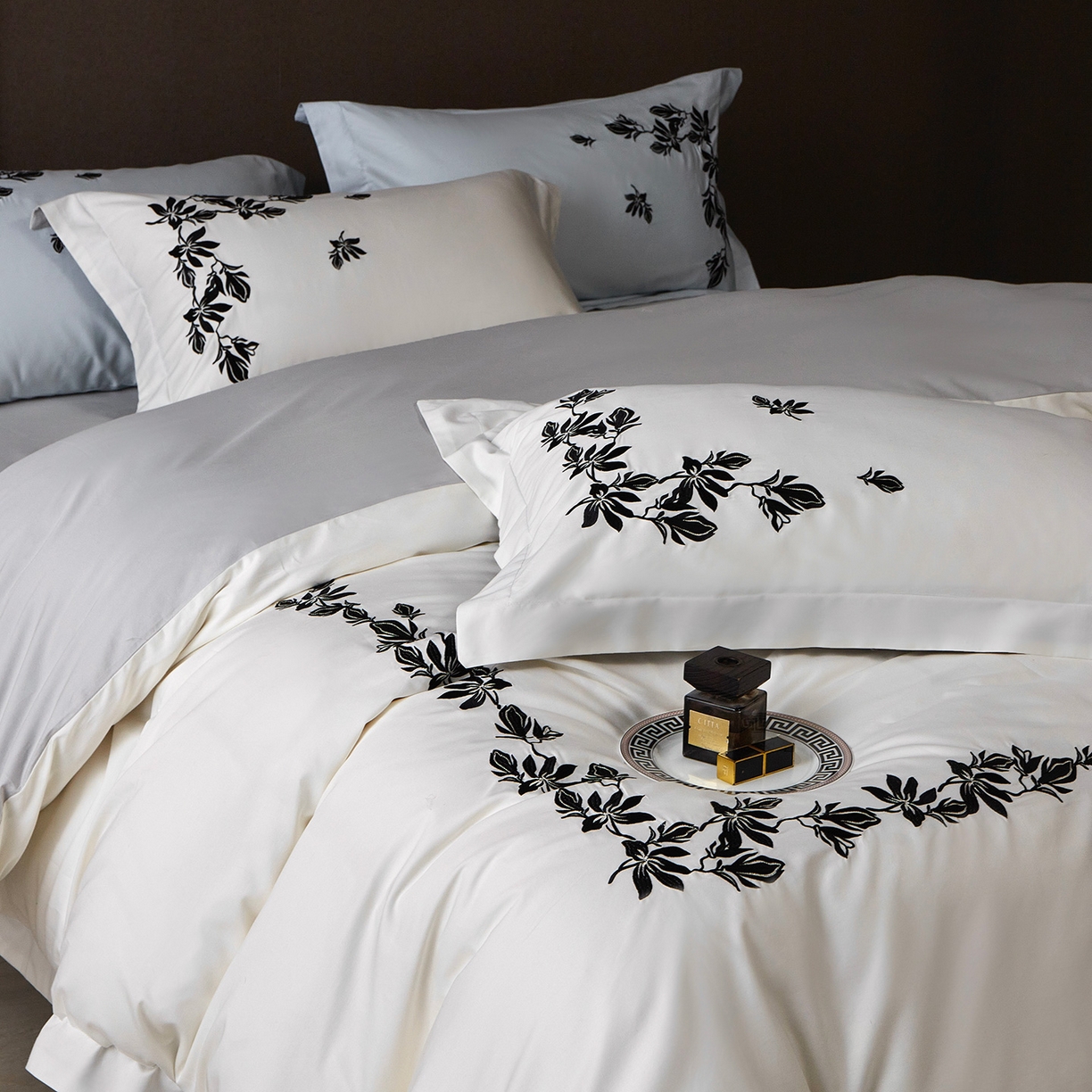 91家纺网 家纺一手货源 找家纺 （总）优悦生活馆 2026新款舒适冰丝刺绣四件套-绽放