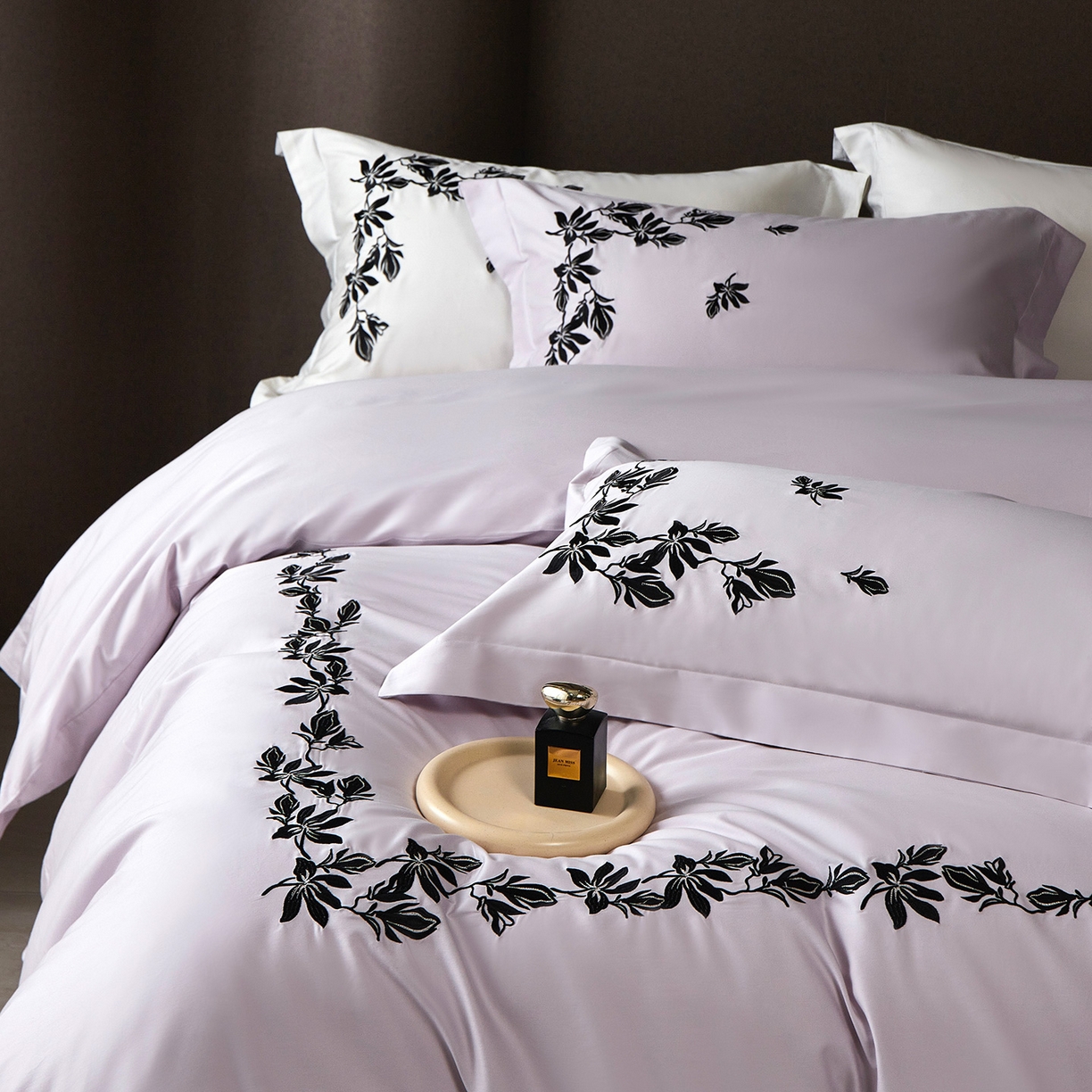 91家纺网 家纺一手货源 找家纺 优悦生活馆 2026新款舒适冰丝刺绣四件套-绽放 绽放-紫