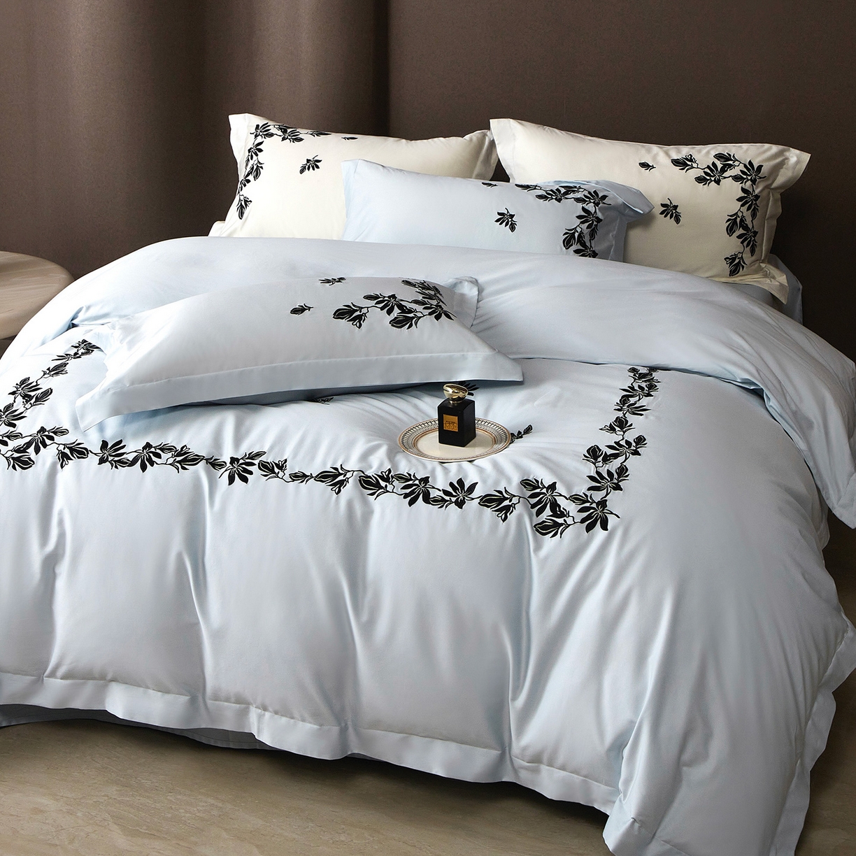 91家纺网 家纺一手货源 找家纺 优悦生活馆 2026新款舒适冰丝刺绣四件套-绽放 绽放-蓝