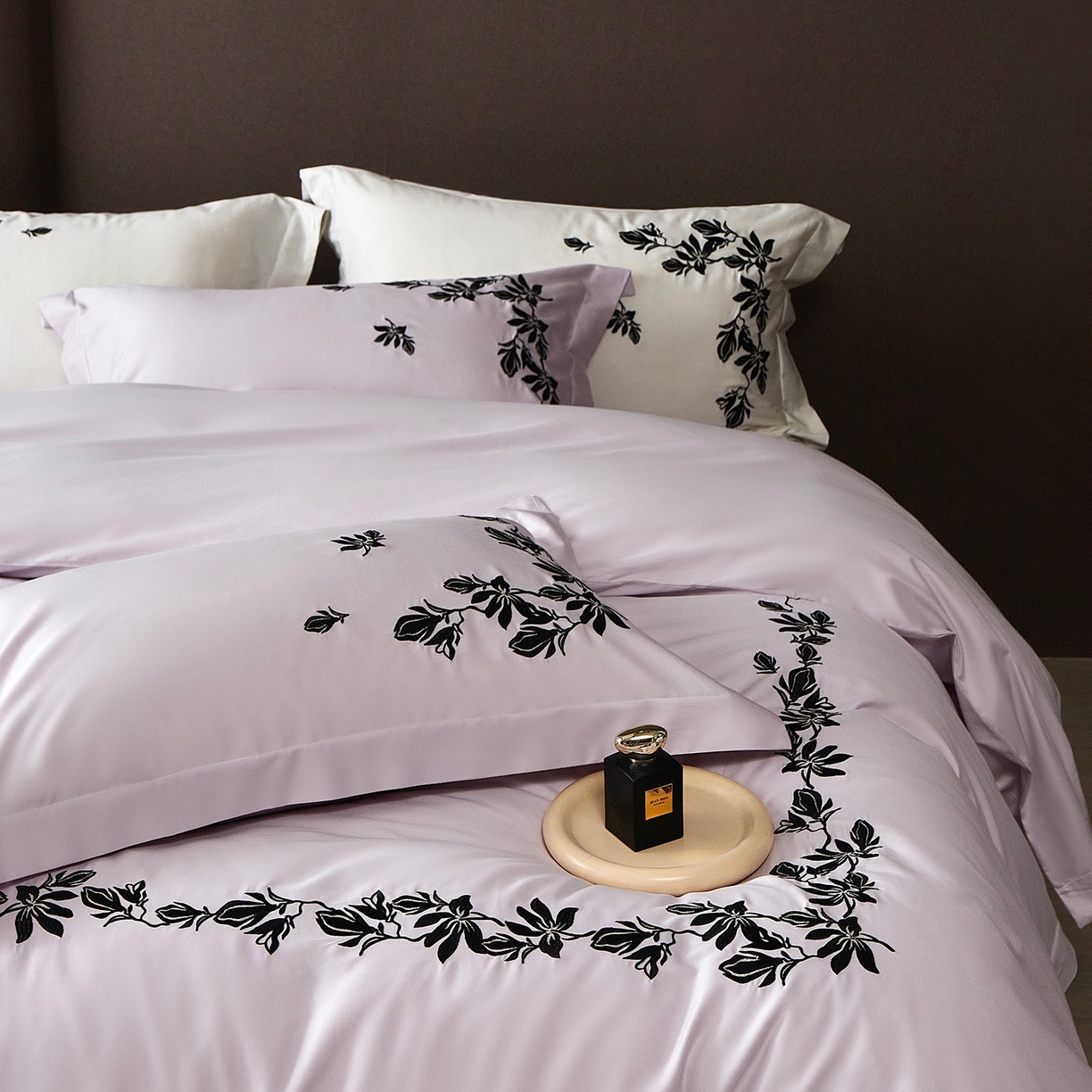 91家纺网 家纺一手货源 找家纺 优悦生活馆 2026新款舒适冰丝刺绣四件套-绽放 绽放-紫