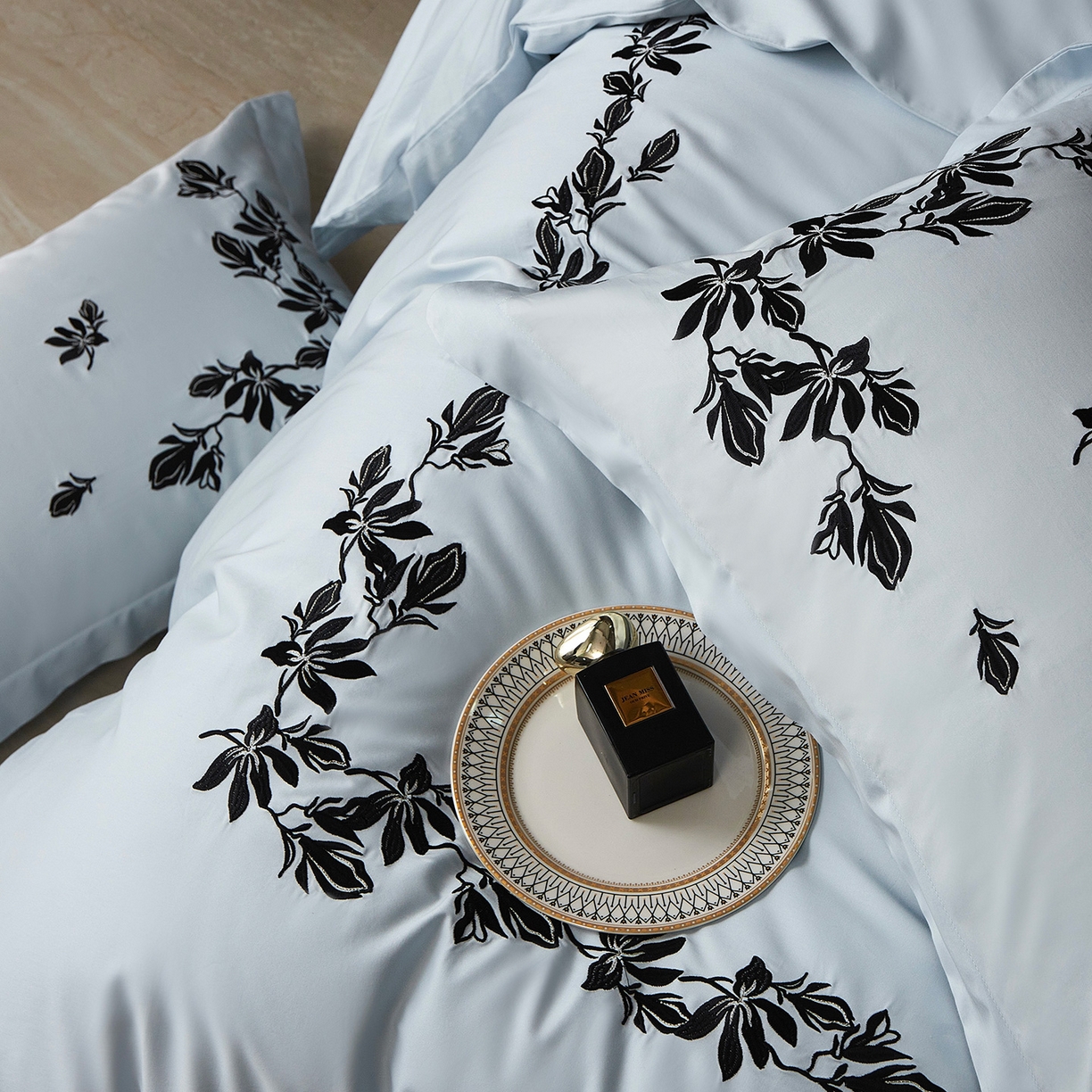 91家纺网 家纺一手货源 找家纺 优悦生活馆 2026新款舒适冰丝刺绣四件套-绽放 绽放-蓝