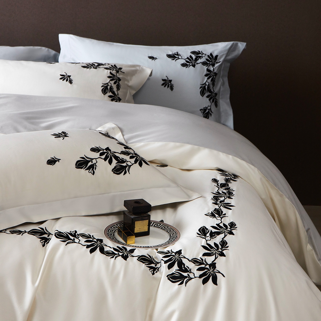 91家纺网 家纺一手货源 找家纺 （总）优悦生活馆 2026新款舒适冰丝刺绣四件套-绽放