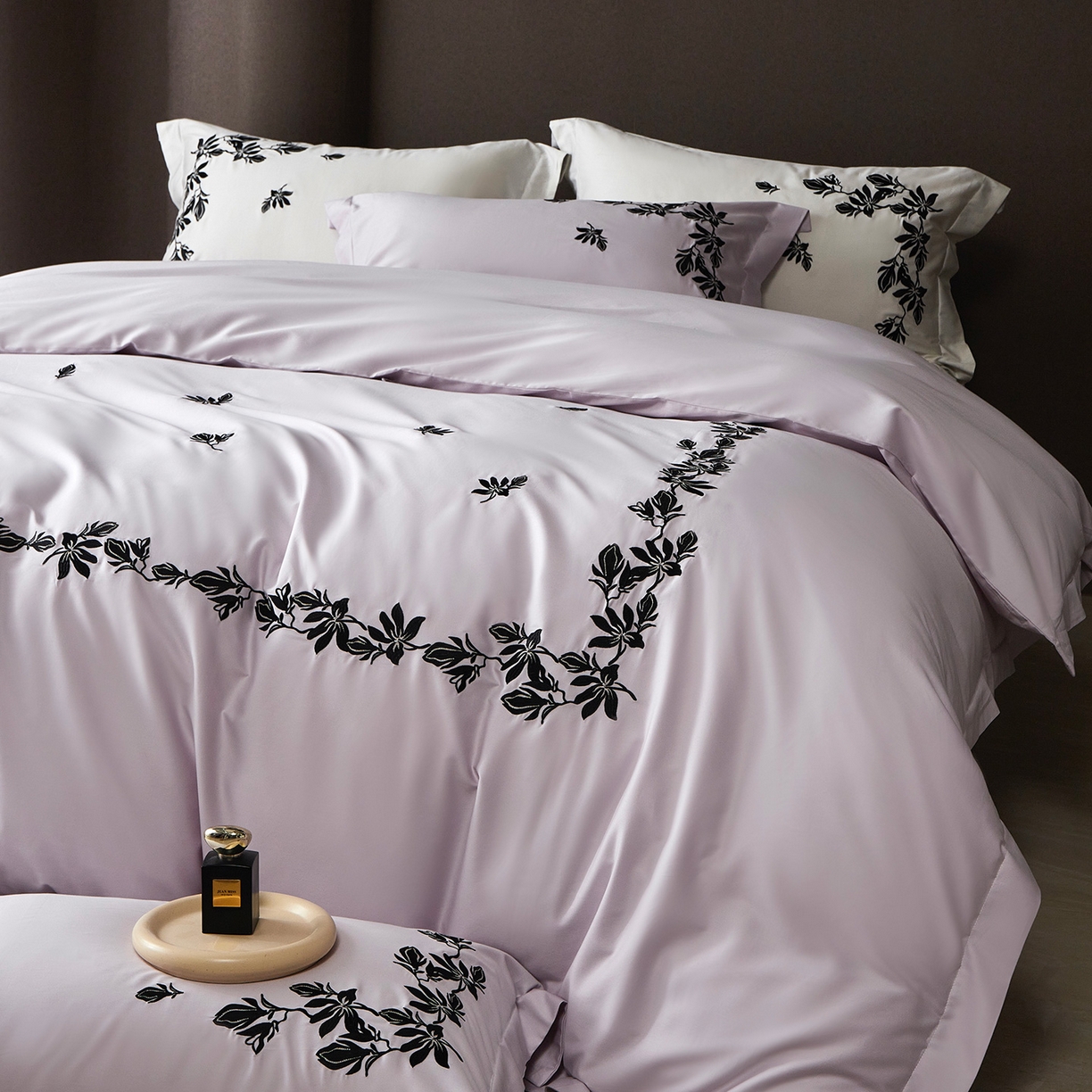 91家纺网 家纺一手货源 找家纺 优悦生活馆 2026新款舒适冰丝刺绣四件套-绽放 绽放-紫