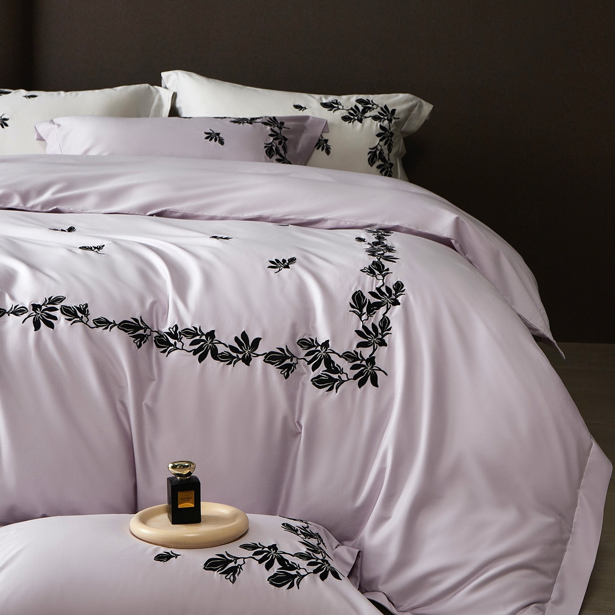 91家纺网 家纺一手货源 找家纺 优悦生活馆 2026新款舒适冰丝刺绣四件套-绽放 绽放-紫