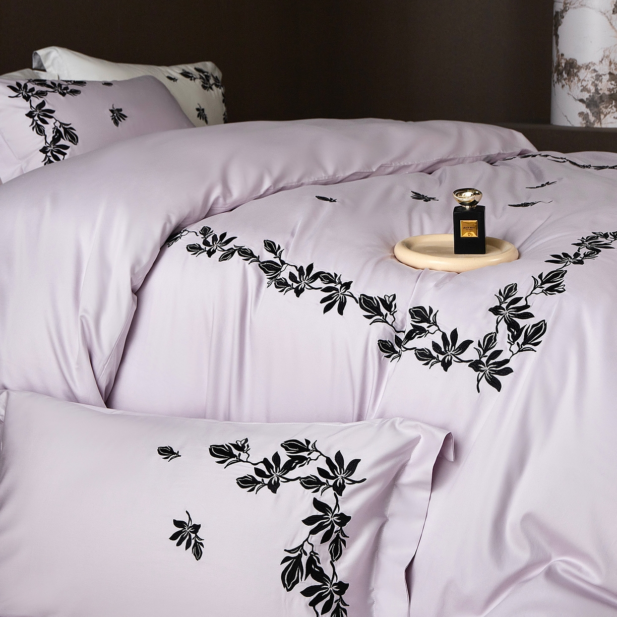 91家纺网 家纺一手货源 找家纺 优悦生活馆 2026新款舒适冰丝刺绣四件套-绽放 绽放-紫