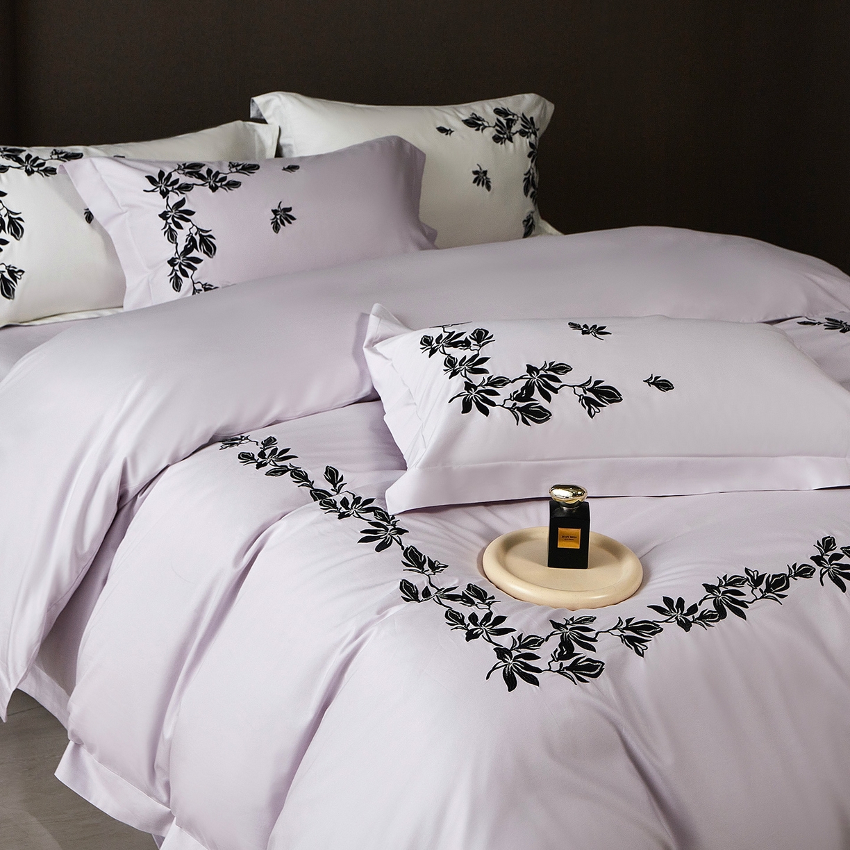 91家纺网 家纺一手货源 找家纺 优悦生活馆 2026新款舒适冰丝刺绣四件套-绽放 绽放-紫