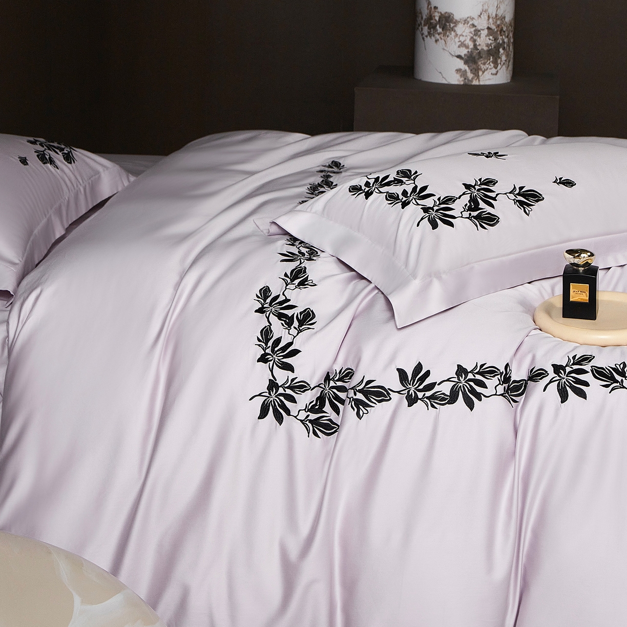 91家纺网 家纺一手货源 找家纺 优悦生活馆 2026新款舒适冰丝刺绣四件套-绽放 绽放-紫