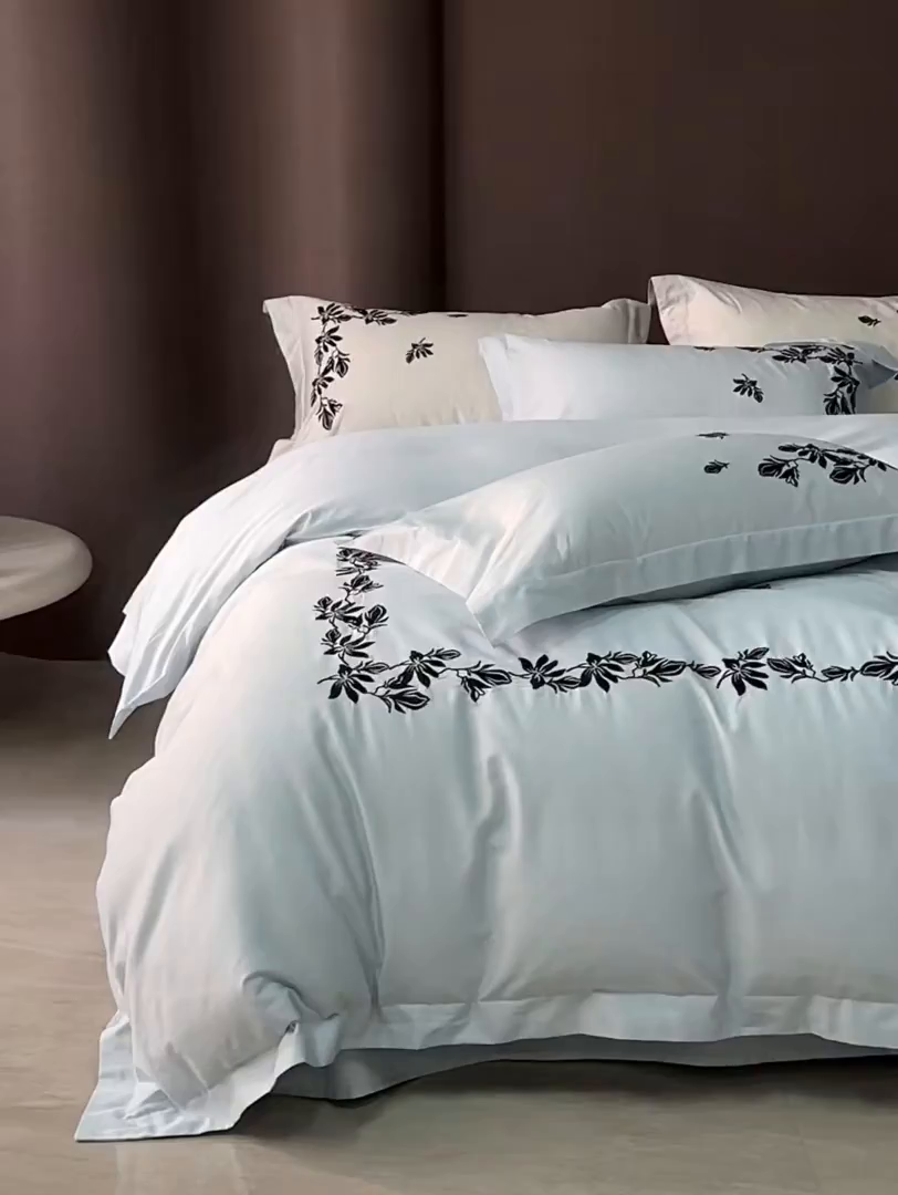 91家纺网 家纺一手货源 找家纺 优悦生活馆 2026新款舒适冰丝刺绣四件套-绽放 绽放-蓝