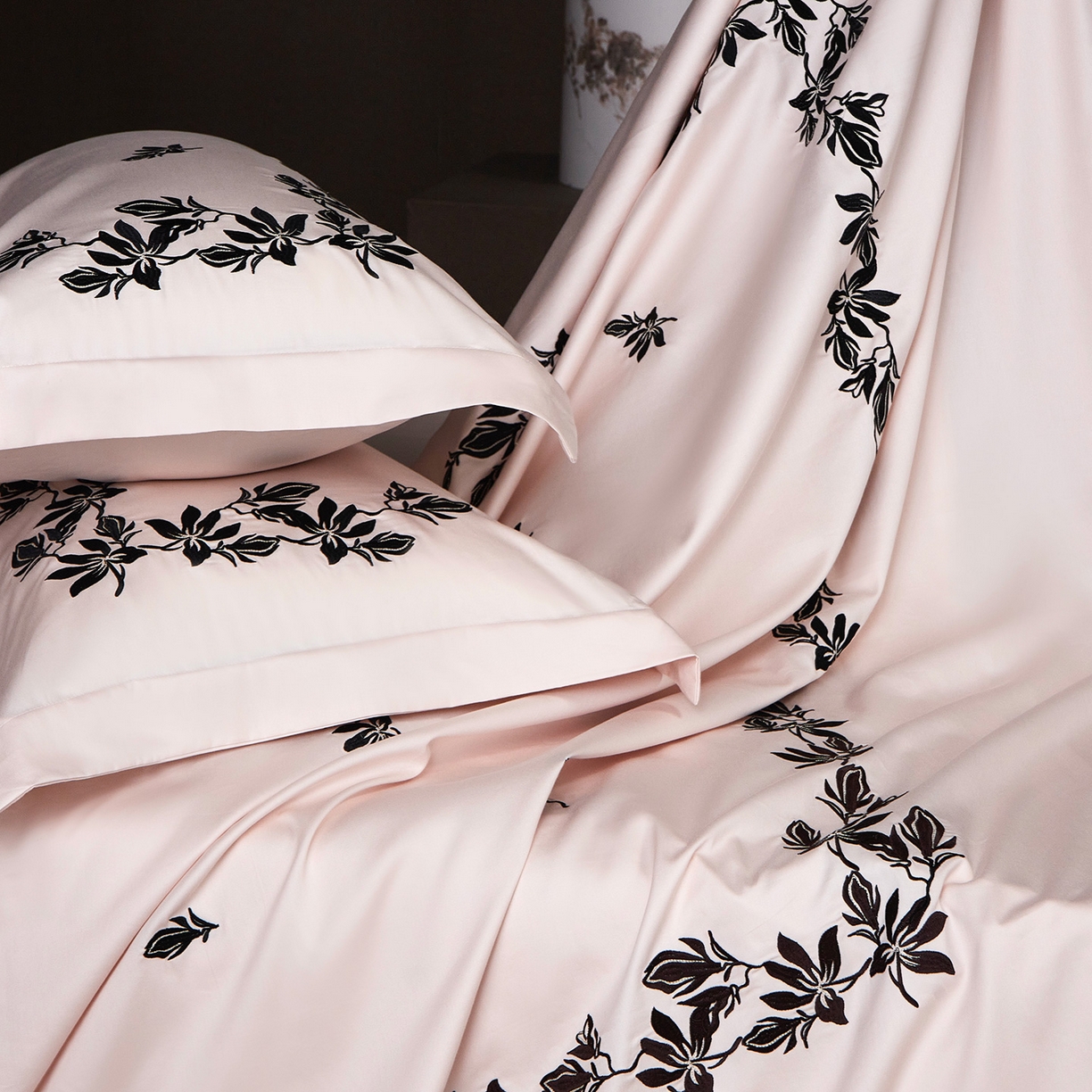 91家纺网 家纺一手货源 找家纺 优悦生活馆 2026新款舒适冰丝刺绣四件套-绽放 绽放-粉