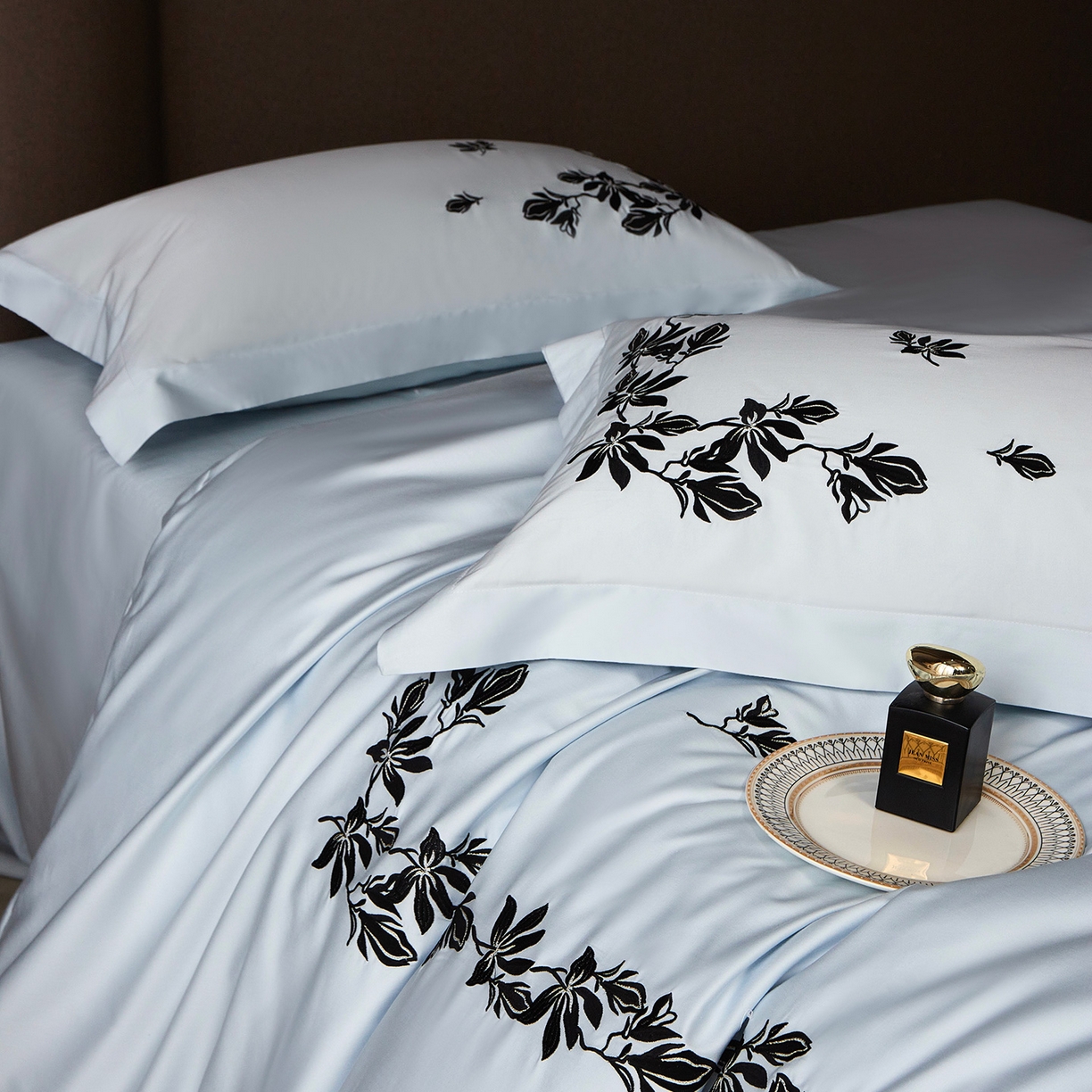 91家纺网 家纺一手货源 找家纺 优悦生活馆 2026新款舒适冰丝刺绣四件套-绽放 绽放-蓝