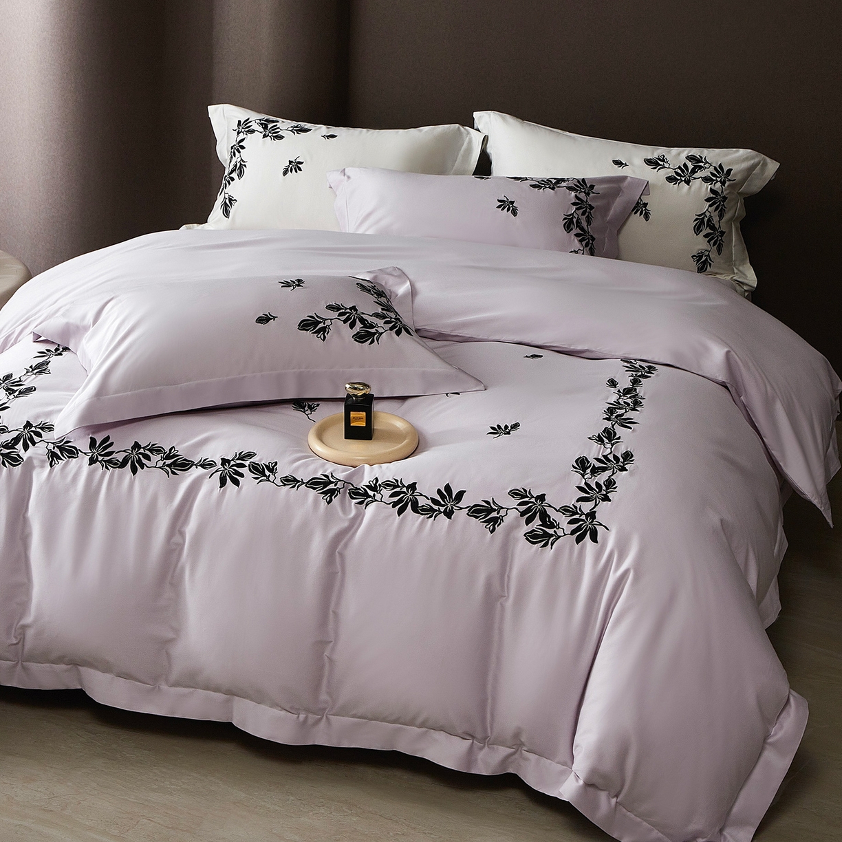 91家纺网 家纺一手货源 找家纺 优悦生活馆 2026新款舒适冰丝刺绣四件套-绽放 绽放-紫