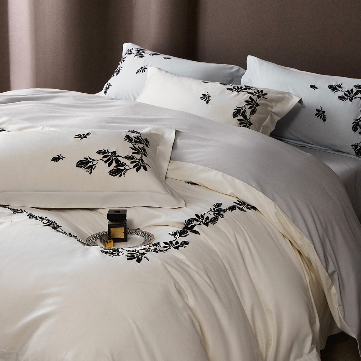 91家纺网 家纺一手货源 找家纺 （总）优悦生活馆 2026新款舒适冰丝刺绣四件套-绽放