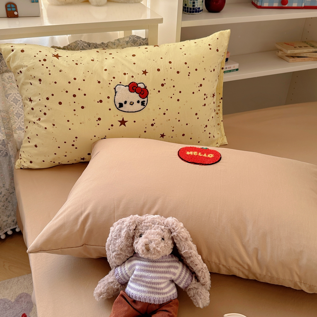 91家纺网 家纺一手货源 找家纺 玉海棠家纺 2026新款高克重超软糯可爱系毛巾绣四件套 apple猫