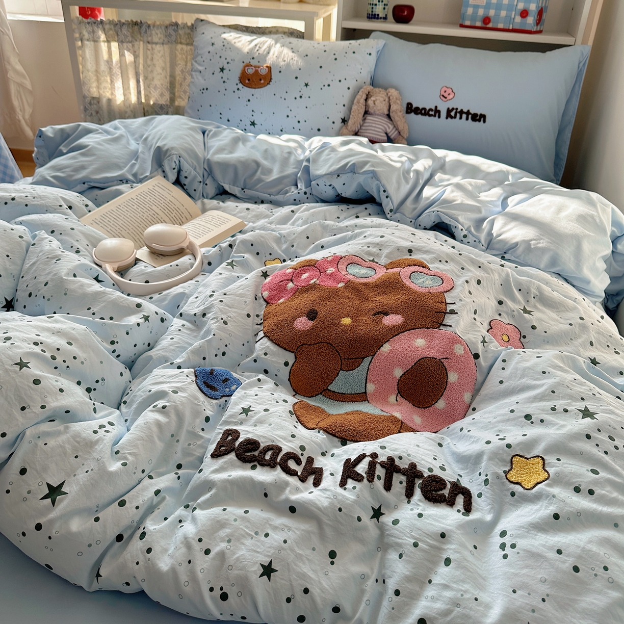 91家纺网 家纺一手货源 找家纺 玉海棠家纺 2026新款高克重超软糯可爱系毛巾绣四件套 kt猫派对