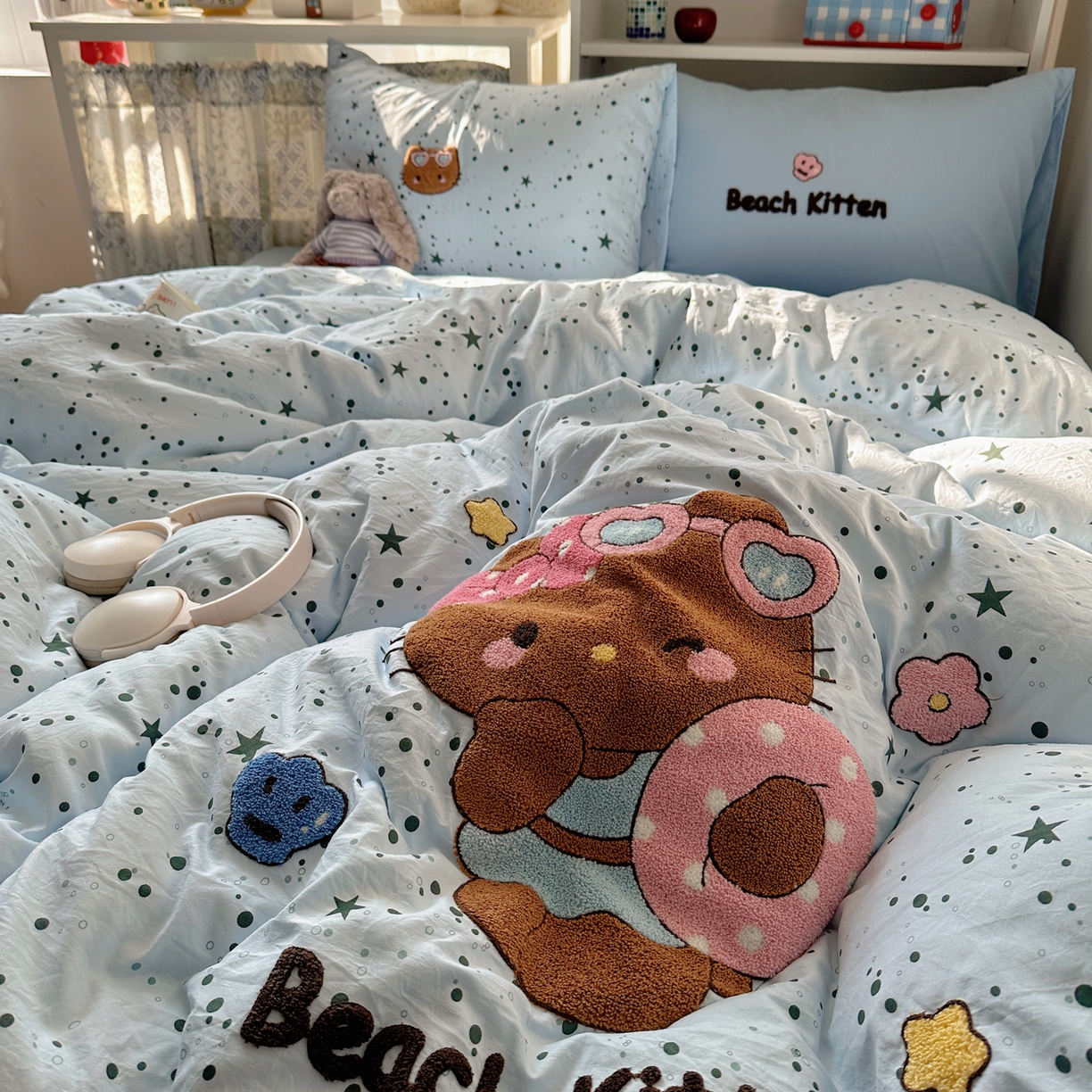 91家纺网 家纺一手货源 找家纺 玉海棠家纺 2026新款高克重超软糯可爱系毛巾绣四件套 kt猫派对