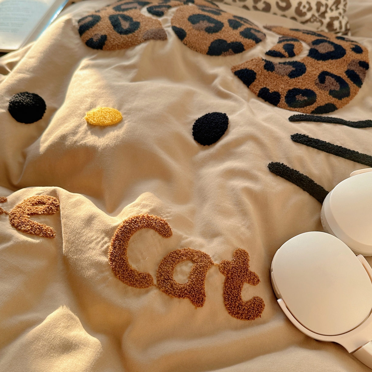 91家纺网 家纺一手货源 找家纺 玉海棠家纺 2026新款高克重超软糯可爱系毛巾绣四件套 豹纹猫脸