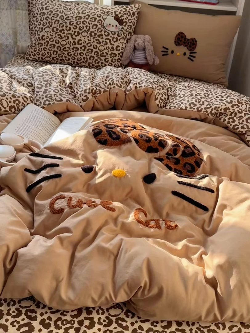 91家纺网 家纺一手货源 找家纺 玉海棠家纺 2026新款高克重超软糯可爱系毛巾绣四件套 豹纹猫脸