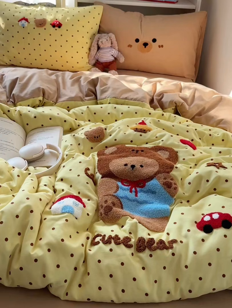 91家纺网 家纺一手货源 找家纺 玉海棠家纺 2026新款高克重超软糯可爱系毛巾绣四件套 嘟嘟小熊