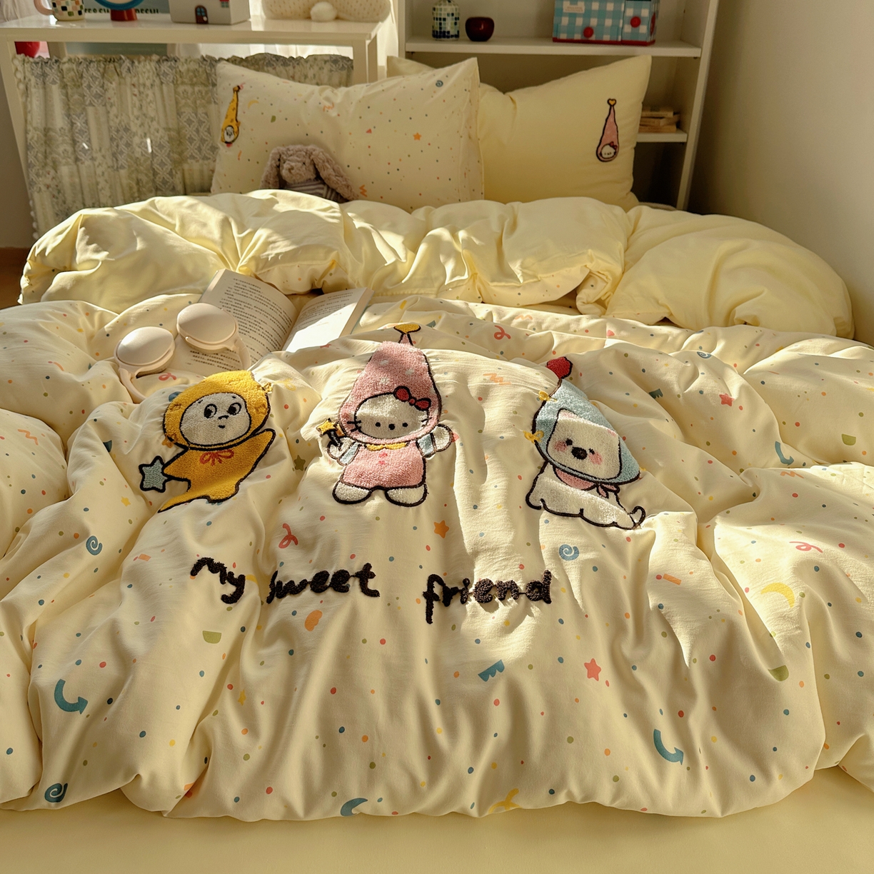 91家纺网 家纺一手货源 找家纺 玉海棠家纺 2026新款高克重超软糯可爱系毛巾绣四件套 欢喜朋友拉