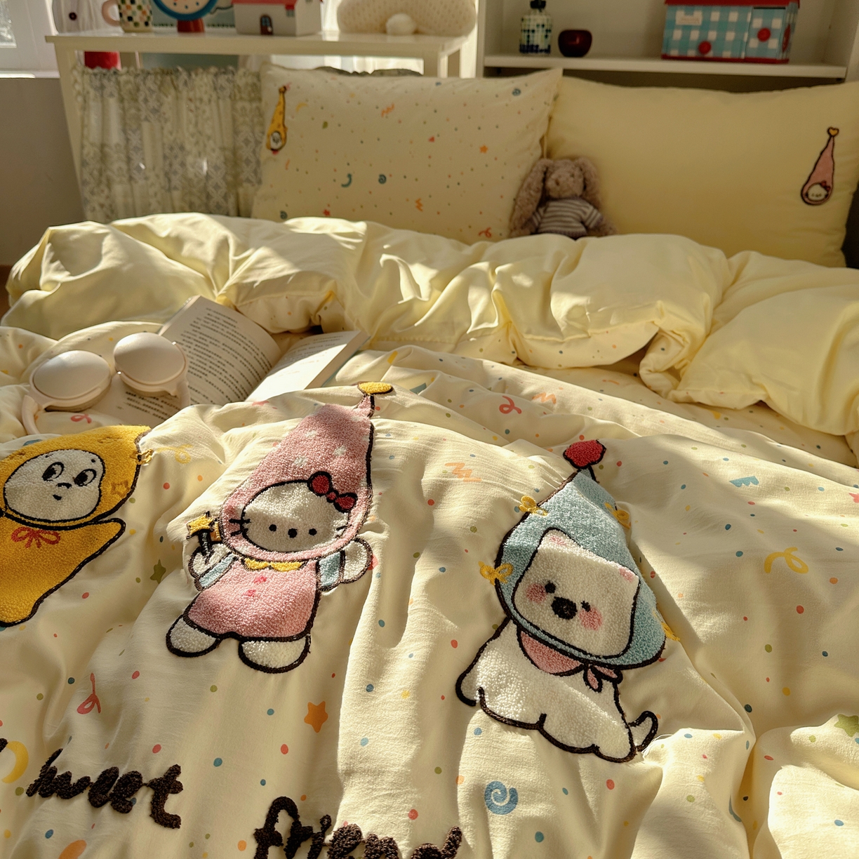 91家纺网 家纺一手货源 找家纺 玉海棠家纺 2026新款高克重超软糯可爱系毛巾绣四件套 欢喜朋友拉