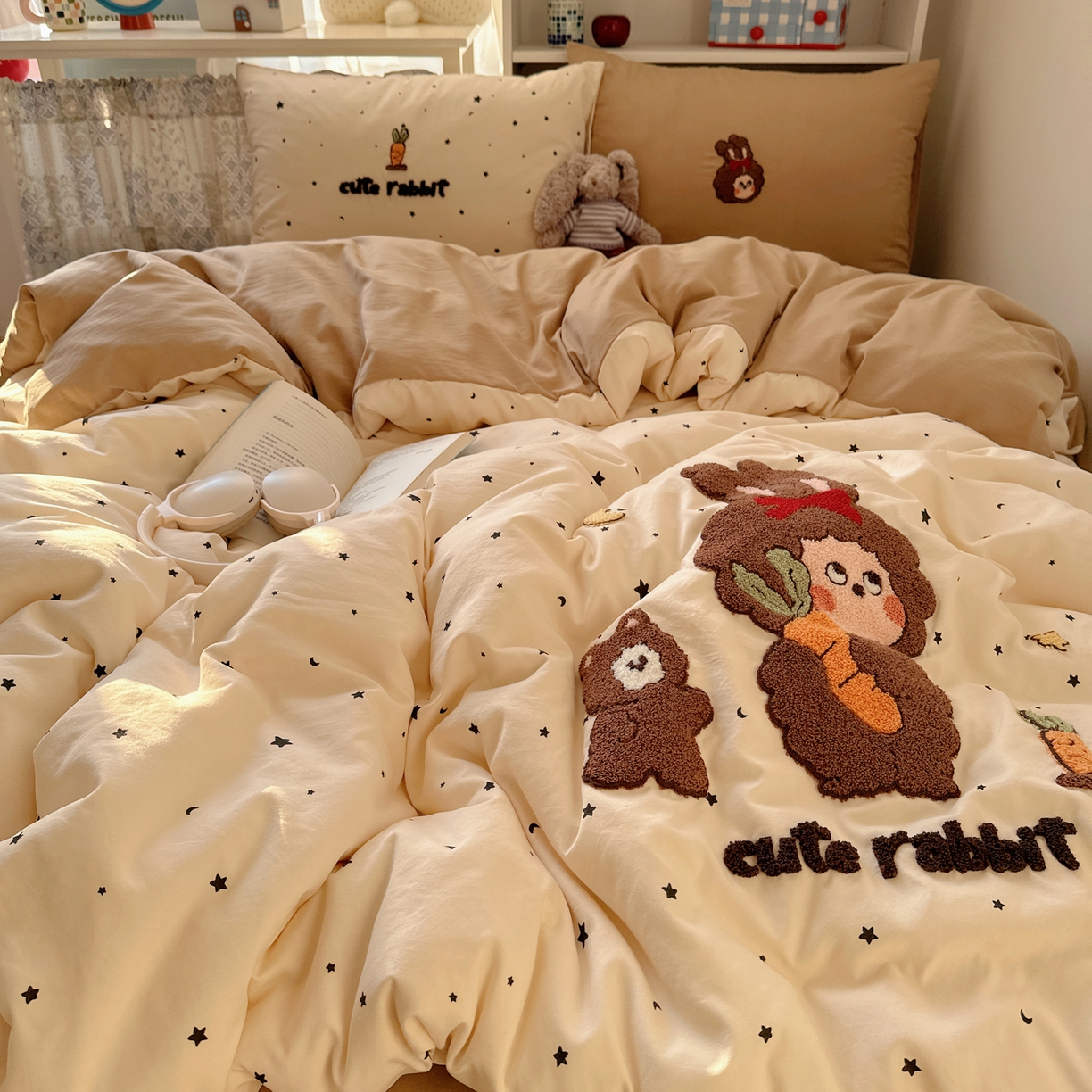 91家纺网 家纺一手货源 找家纺 玉海棠家纺 2026新款高克重超软糯可爱系毛巾绣四件套 萝卜星星呀