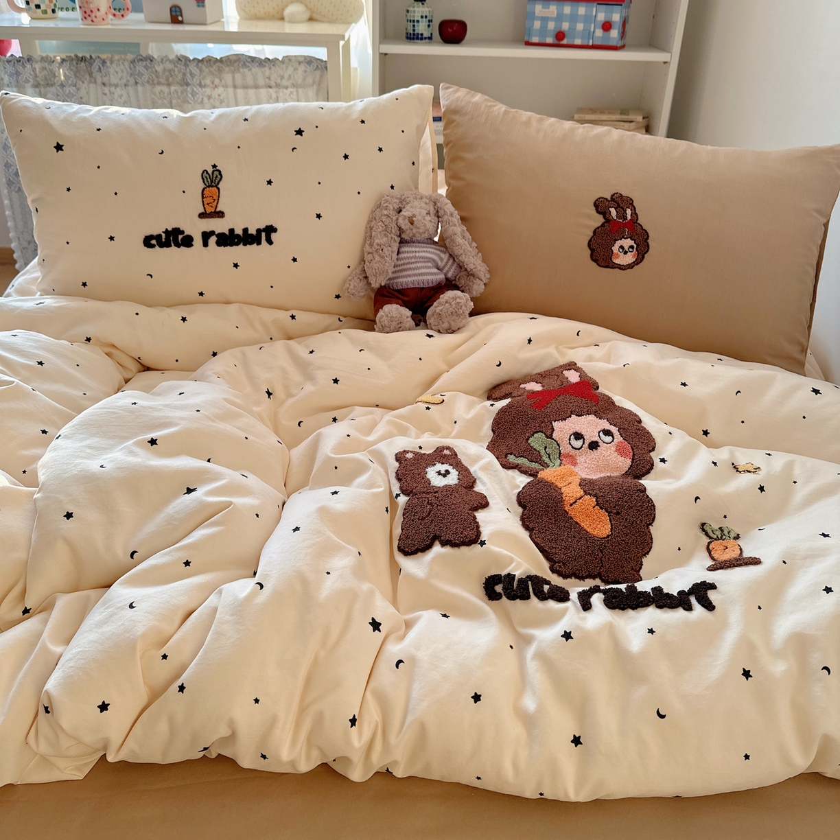 91家纺网 家纺一手货源 找家纺 玉海棠家纺 2026新款高克重超软糯可爱系毛巾绣四件套 萝卜星星呀