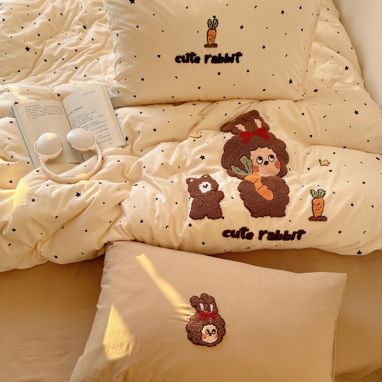 91家纺网 家纺一手货源 找家纺 玉海棠家纺 2026新款高克重超软糯可爱系毛巾绣四件套 萝卜星星呀