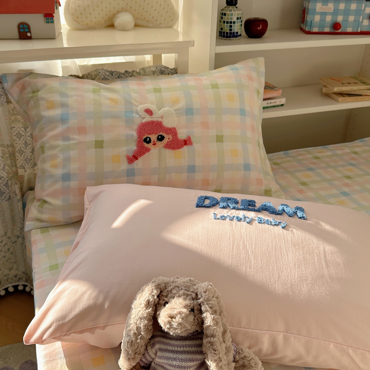 91家纺网 家纺一手货源 找家纺 玉海棠家纺 2026新款高克重超软糯可爱系毛巾绣四件套 萝莉女孩