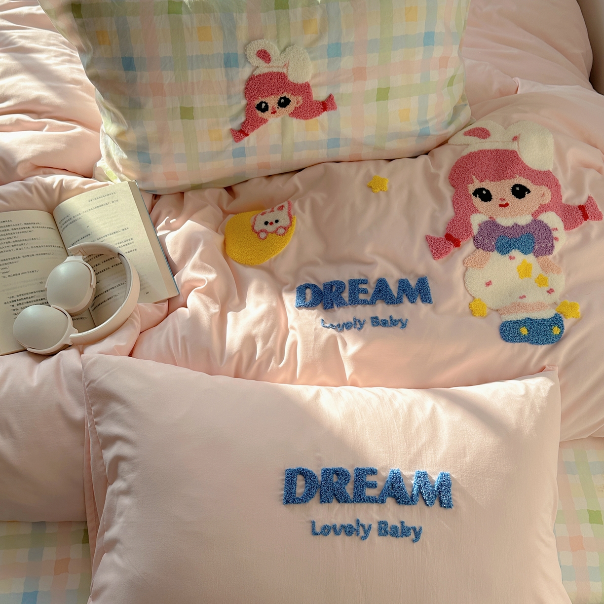 91家纺网 家纺一手货源 找家纺 玉海棠家纺 2026新款高克重超软糯可爱系毛巾绣四件套 萝莉女孩