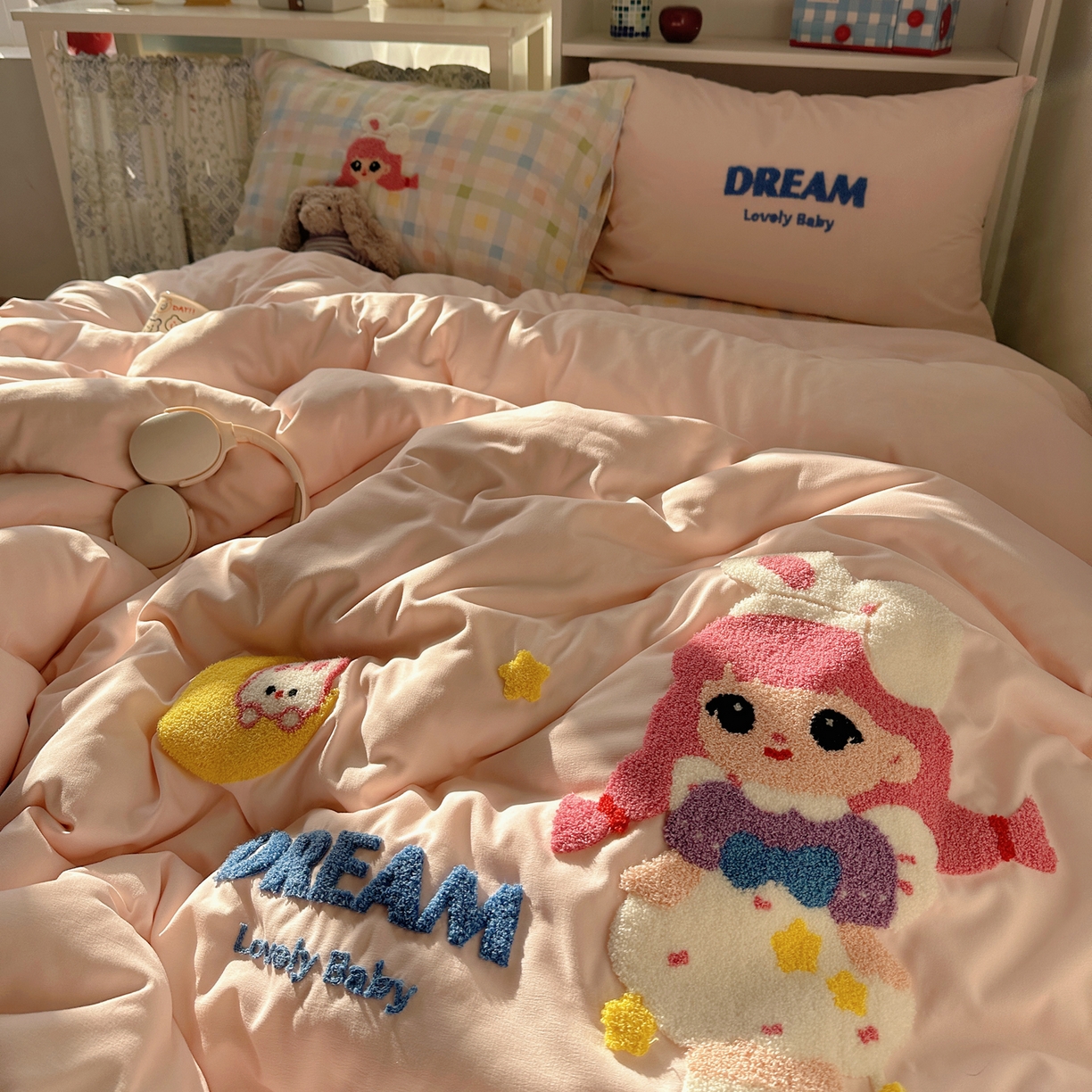 91家纺网 家纺一手货源 找家纺 玉海棠家纺 2026新款高克重超软糯可爱系毛巾绣四件套 萝莉女孩