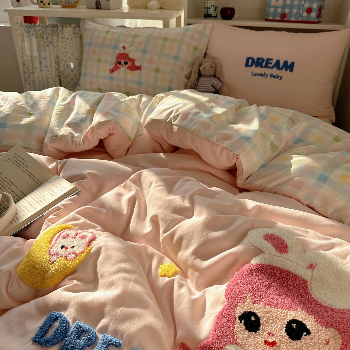 91家纺网 家纺一手货源 找家纺 玉海棠家纺 2026新款高克重超软糯可爱系毛巾绣四件套 萝莉女孩