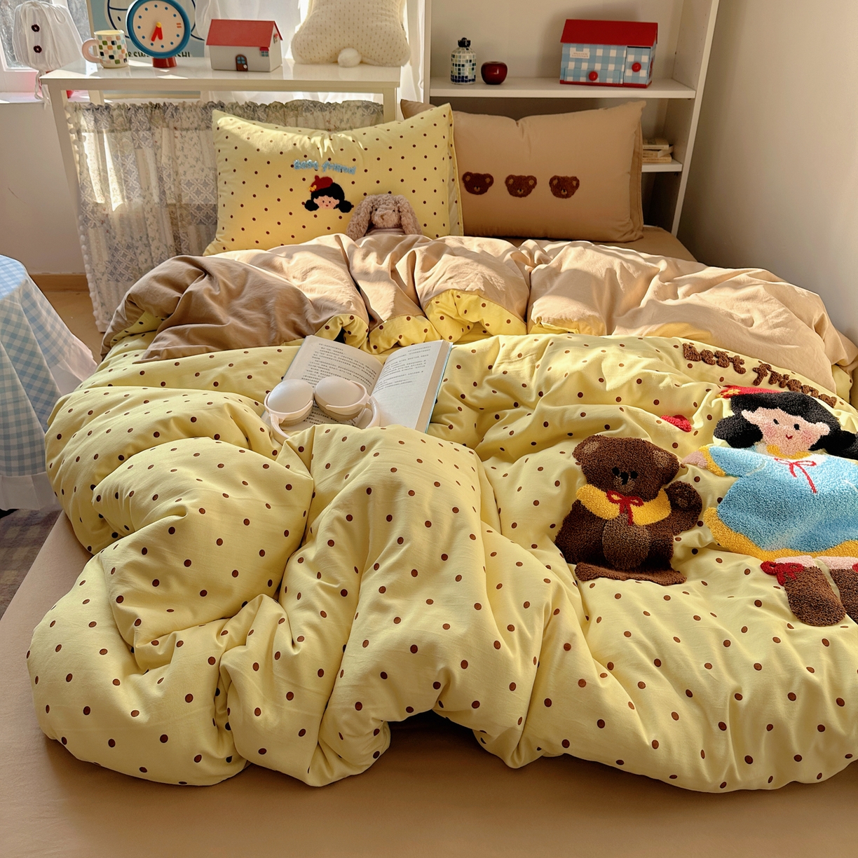 91家纺网 家纺一手货源 找家纺 玉海棠家纺 2026新款高克重超软糯可爱系毛巾绣四件套 萌妹与熊