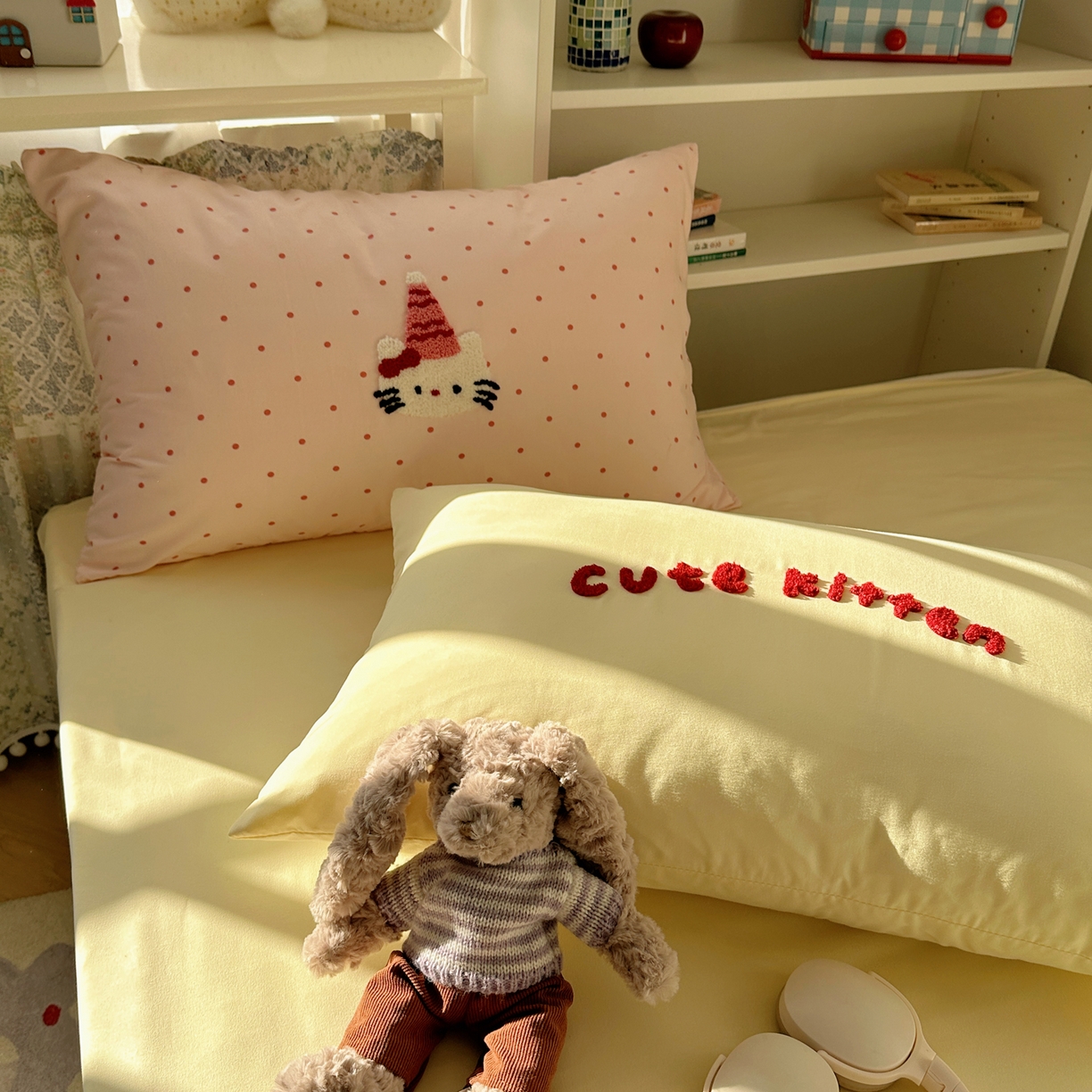 91家纺网 家纺一手货源 找家纺 玉海棠家纺 2026新款高克重超软糯可爱系毛巾绣四件套 甜粉三小只