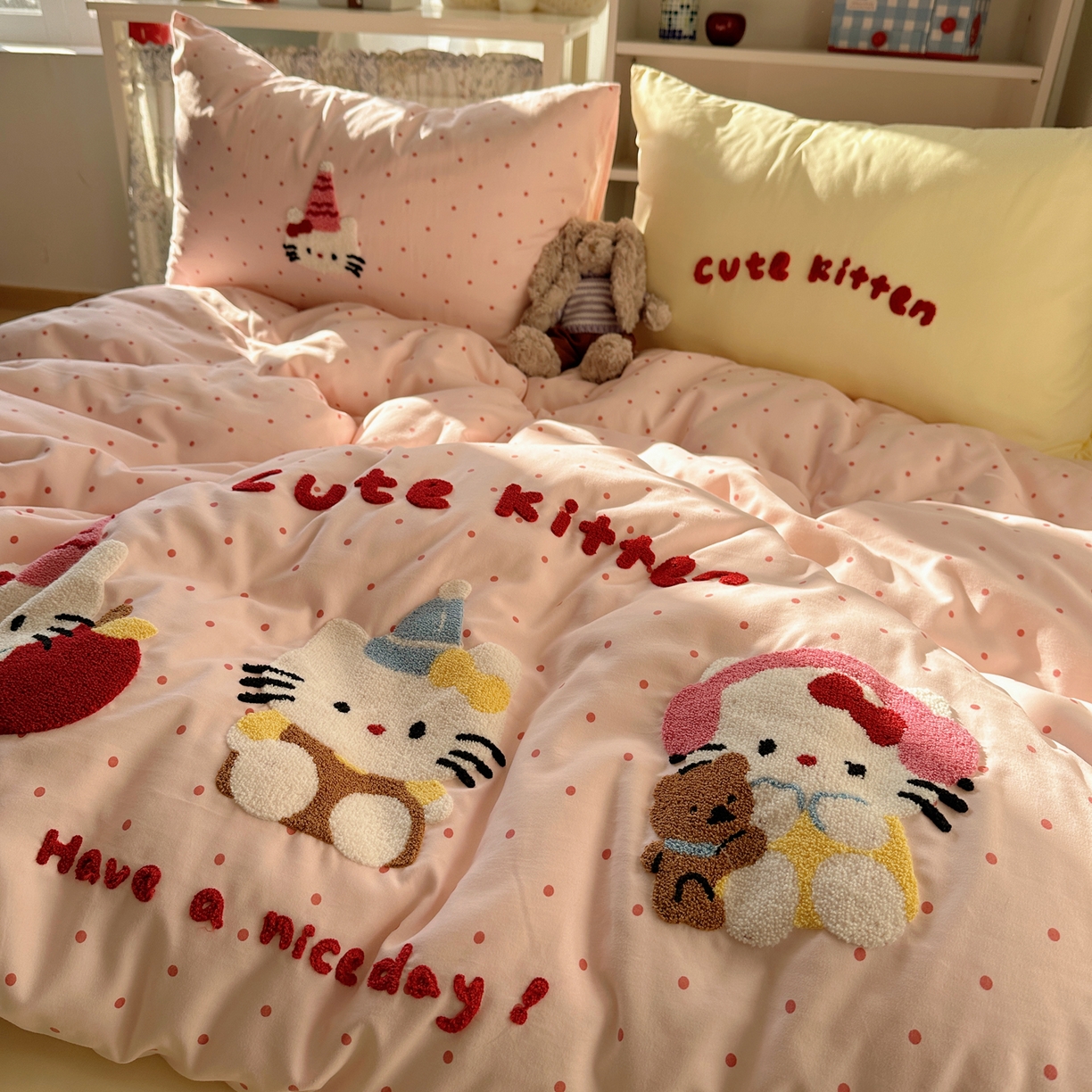 91家纺网 家纺一手货源 找家纺 玉海棠家纺 2026新款高克重超软糯可爱系毛巾绣四件套 甜粉三小只