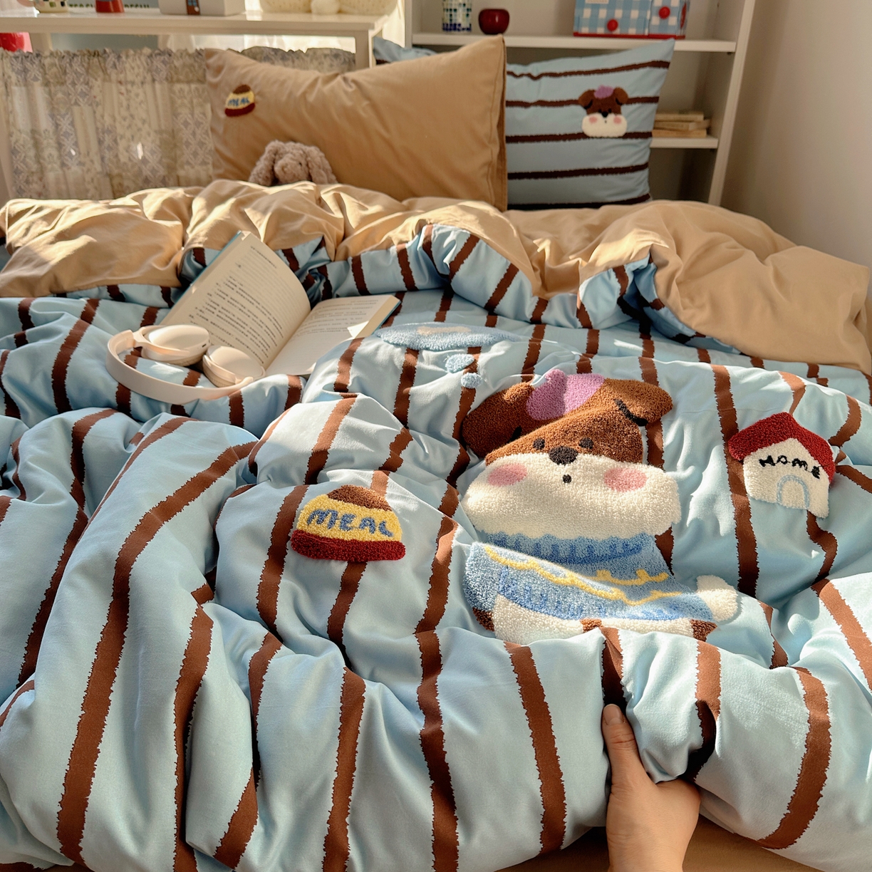 91家纺网 家纺一手货源 找家纺 玉海棠家纺 2026新款高克重超软糯可爱系毛巾绣四件套 小狗的屋