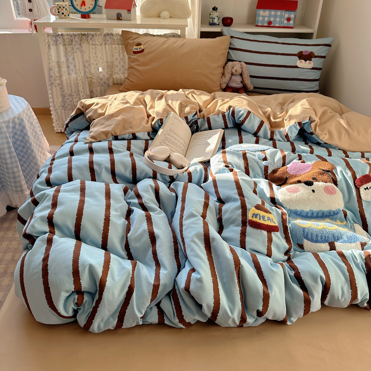 91家纺网 家纺一手货源 找家纺 玉海棠家纺 2026新款高克重超软糯可爱系毛巾绣四件套 小狗的屋