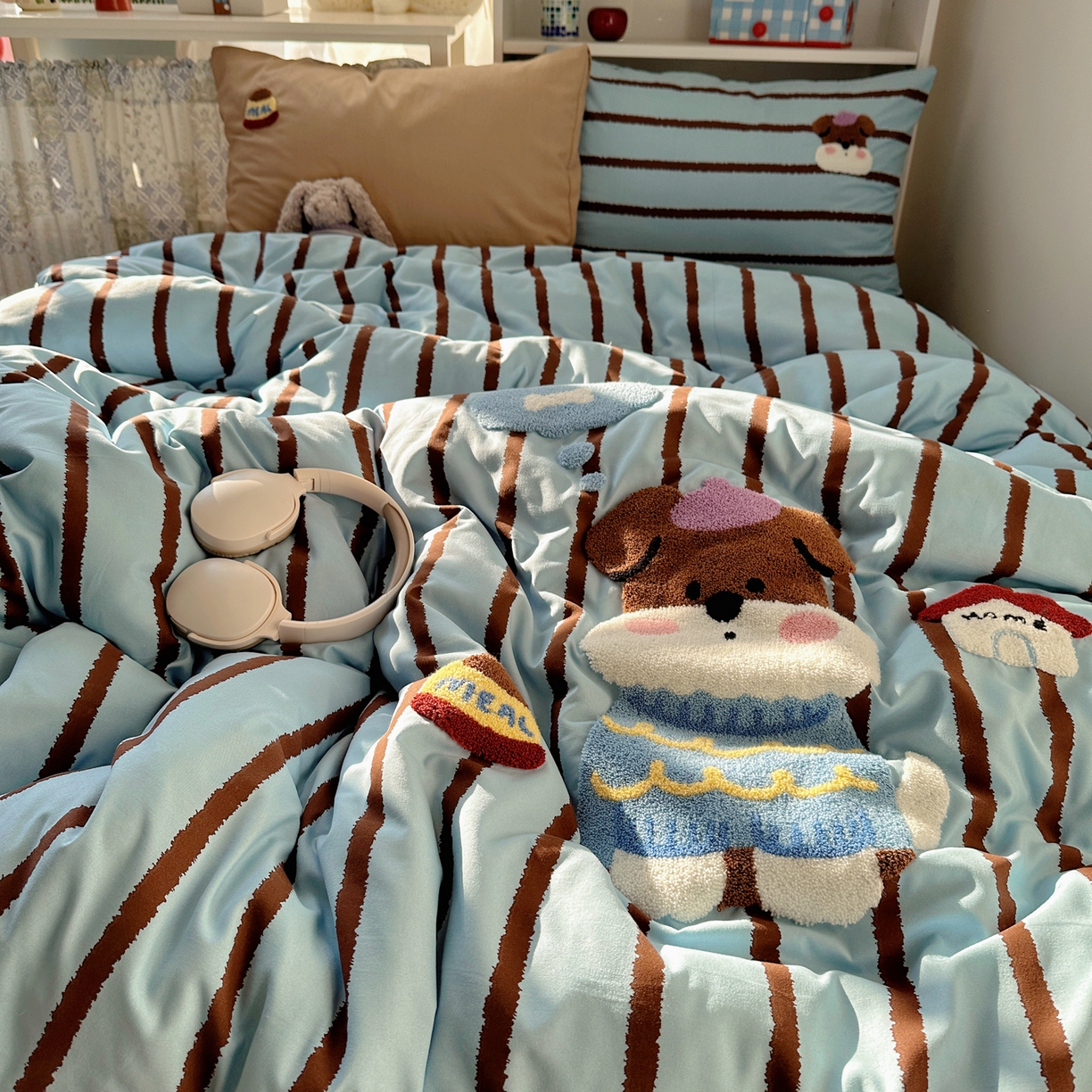 91家纺网 家纺一手货源 找家纺 玉海棠家纺 2026新款高克重超软糯可爱系毛巾绣四件套 小狗的屋