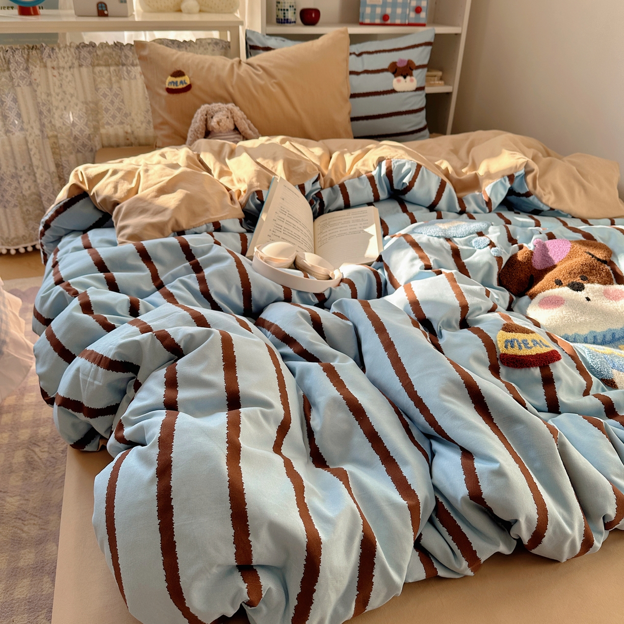 91家纺网 家纺一手货源 找家纺 玉海棠家纺 2026新款高克重超软糯可爱系毛巾绣四件套 小狗的屋