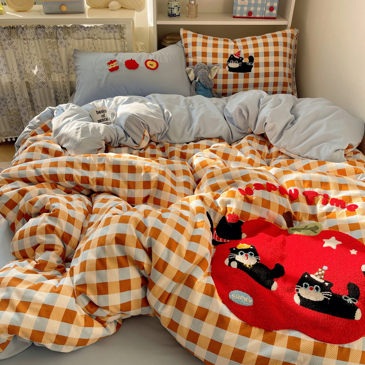 91家纺网 家纺一手货源 找家纺 玉海棠家纺 2026新款高克重超软糯可爱系毛巾绣四件套 小猫抢苹果