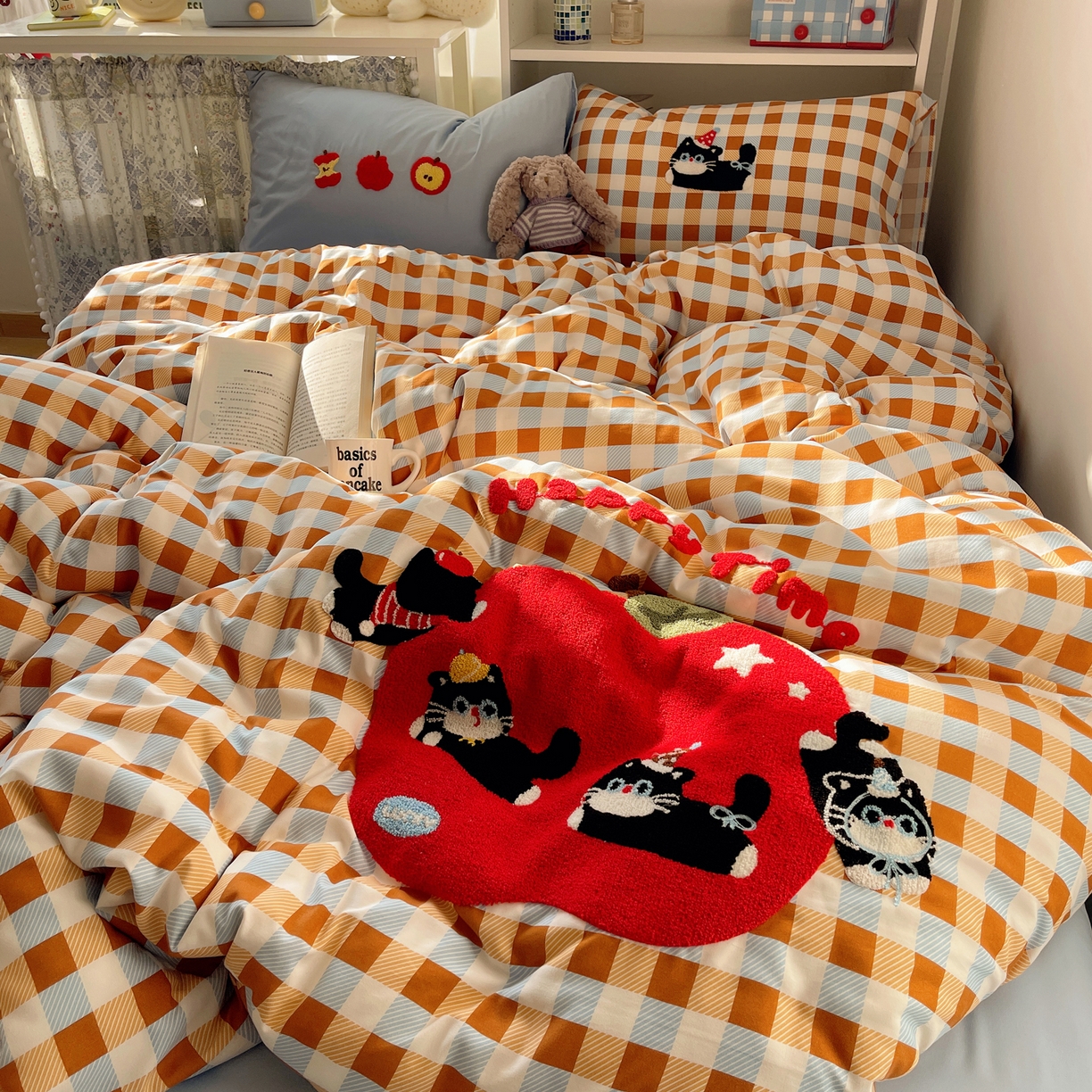 91家纺网 家纺一手货源 找家纺 玉海棠家纺 2026新款高克重超软糯可爱系毛巾绣四件套 小猫抢苹果