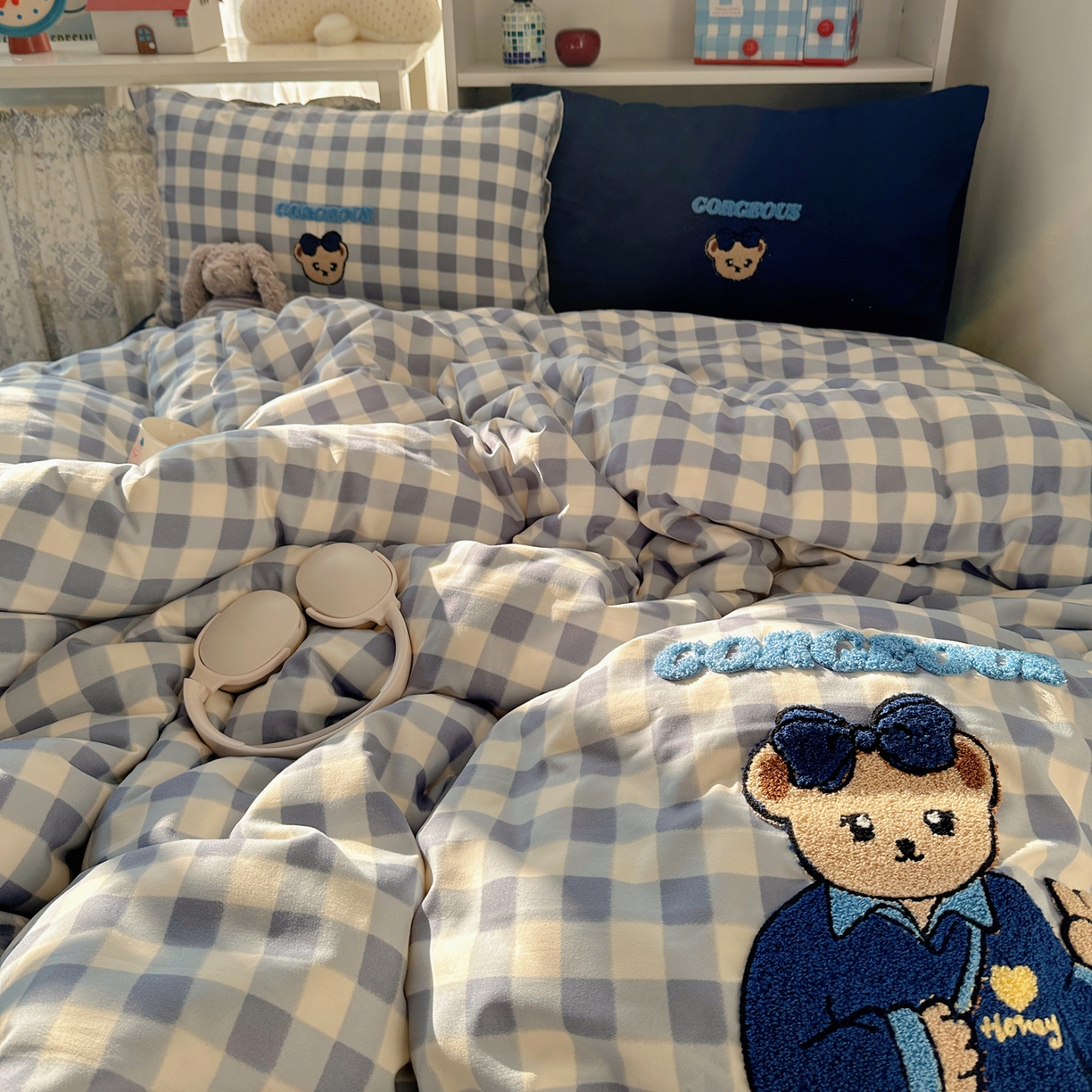 91家纺网 家纺一手货源 找家纺 玉海棠家纺 2026新款高克重超软糯可爱系毛巾绣四件套 学院小熊